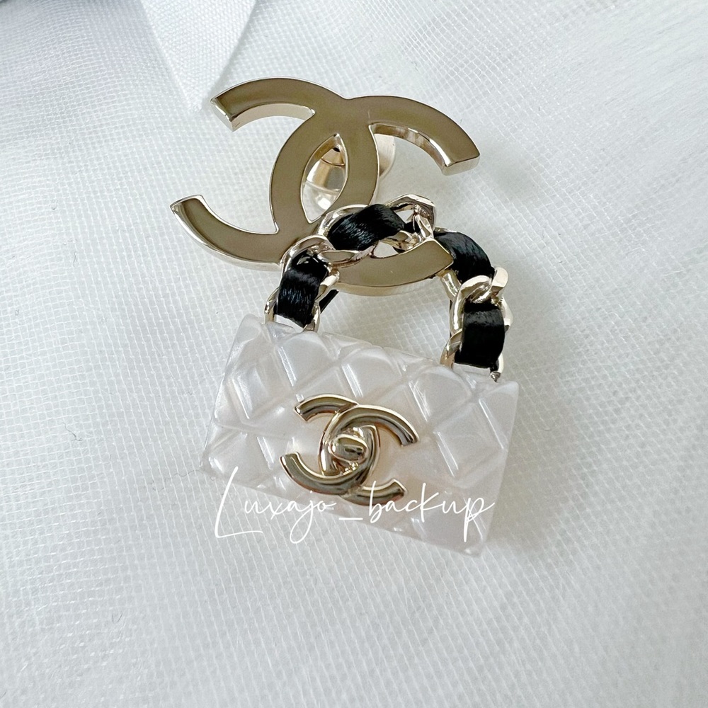 Chanel 23C Brooch